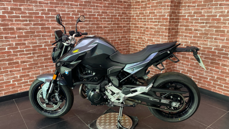 BMW F900 R